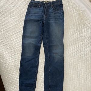 Madewell Curvy High-Rise Skinny Jeans. Dark wash color.